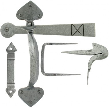 33638 Gothic Thumblatch